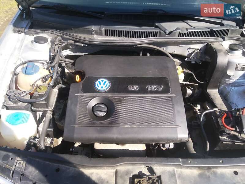 Універсал Volkswagen Golf 2001 в Івано-Франківську