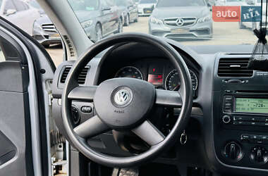 Хетчбек Volkswagen Golf 2004 в Харкові