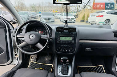 Хетчбек Volkswagen Golf 2004 в Харкові