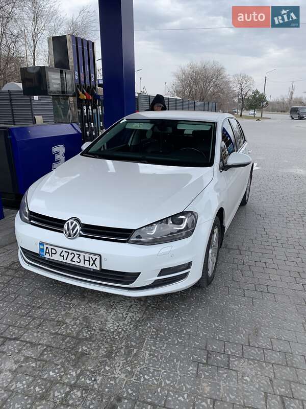 Хэтчбек Volkswagen Golf 2014 в 