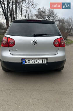 Хетчбек Volkswagen Golf 2004 в Дніпрі