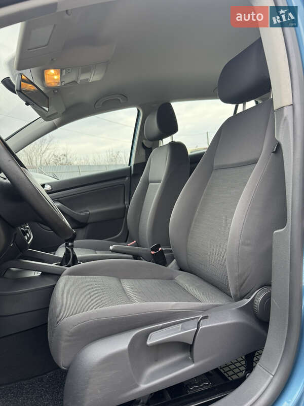 Хэтчбек Volkswagen Golf 2006 в Лубнах