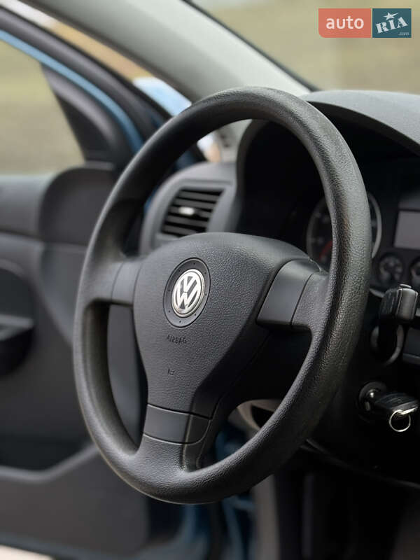 Хэтчбек Volkswagen Golf 2006 в Лубнах