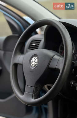 Хэтчбек Volkswagen Golf 2006 в Лубнах