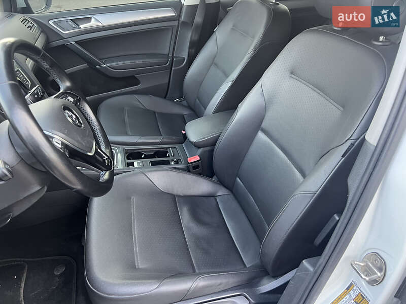 Хэтчбек Volkswagen Golf 2015 в Одессе