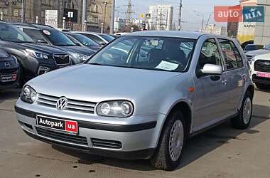 Хэтчбек Volkswagen Golf 2001 в Харькове