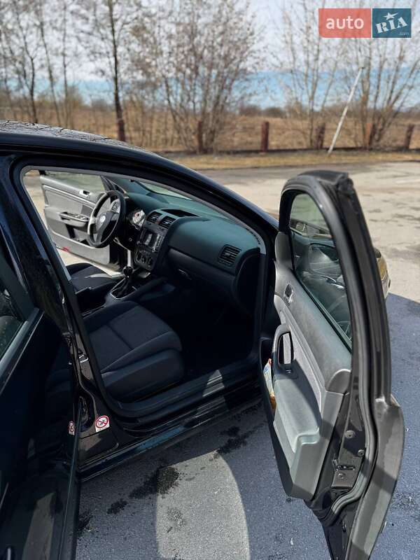 Хэтчбек Volkswagen Golf 2005 в Бердичеве