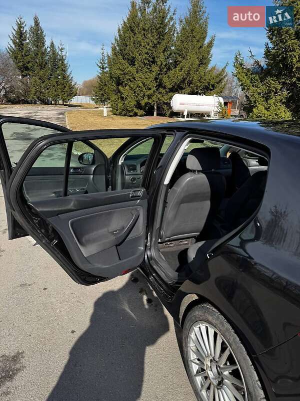 Хэтчбек Volkswagen Golf 2005 в Бердичеве