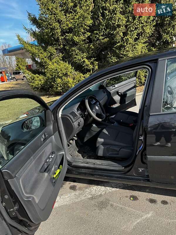 Хэтчбек Volkswagen Golf 2005 в Бердичеве