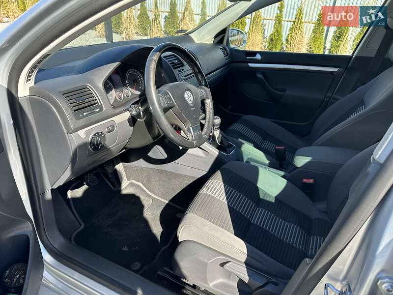 Хэтчбек Volkswagen Golf 2008 в Луцке