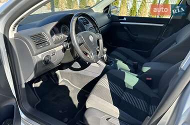 Хэтчбек Volkswagen Golf 2008 в 