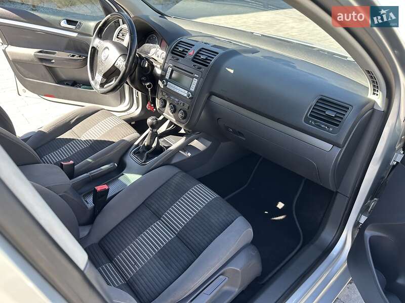 Хэтчбек Volkswagen Golf 2008 в Луцке