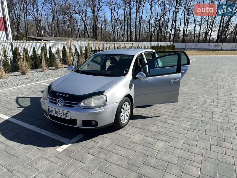 Хэтчбек Volkswagen Golf 2008 в Луцке