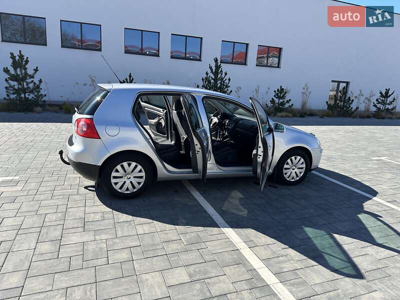 Хэтчбек Volkswagen Golf 2008 в Луцке