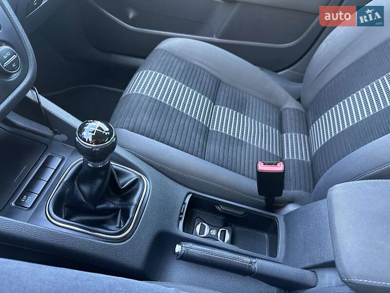 Хэтчбек Volkswagen Golf 2008 в Луцке