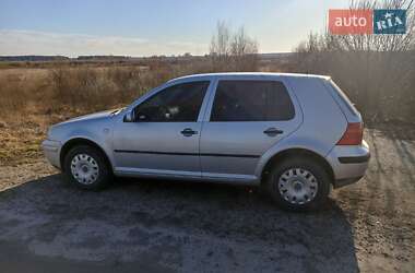Хэтчбек Volkswagen Golf 2001 в 