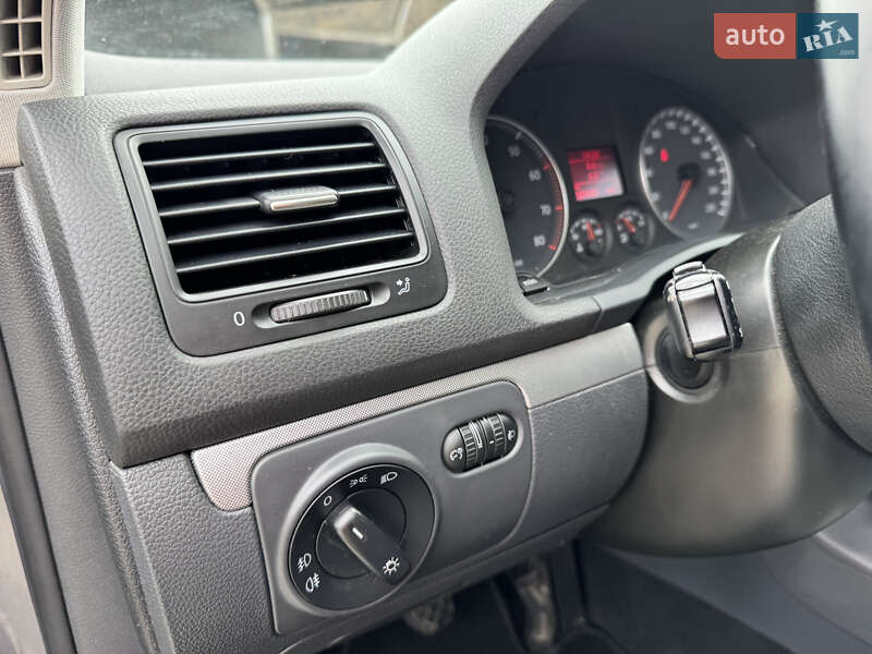 Хетчбек Volkswagen Golf 2007 в Сваляві