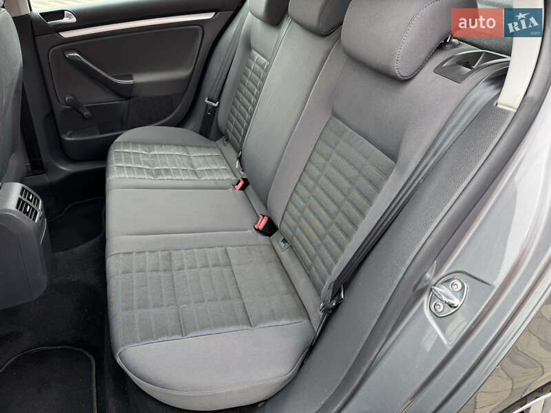 Хетчбек Volkswagen Golf 2007 в Сваляві