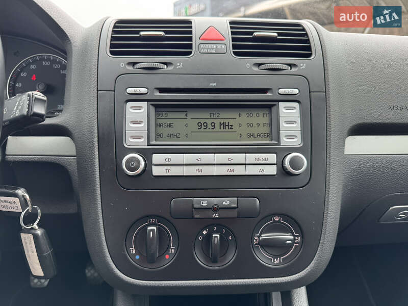 Хетчбек Volkswagen Golf 2007 в Сваляві