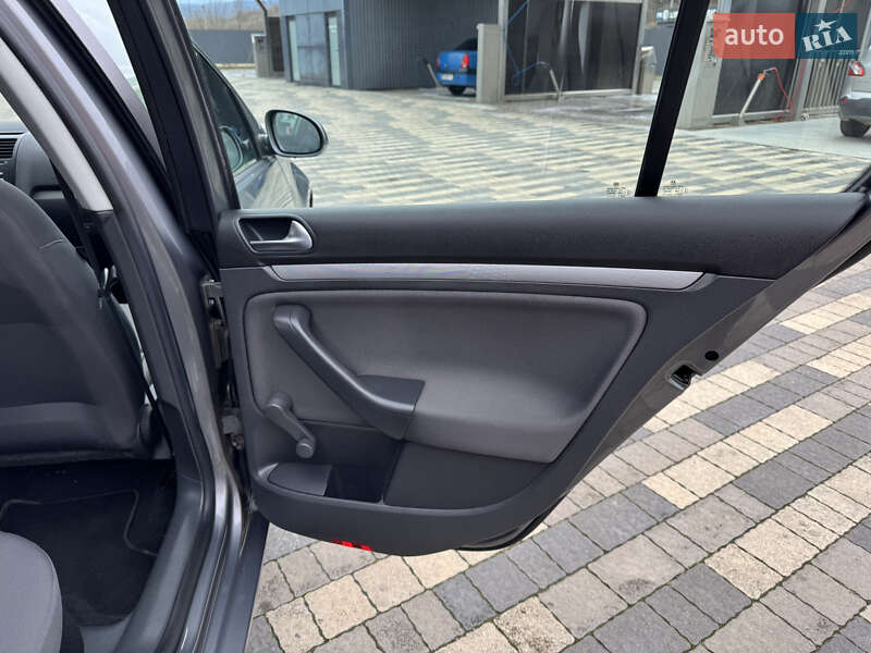 Хетчбек Volkswagen Golf 2007 в Сваляві