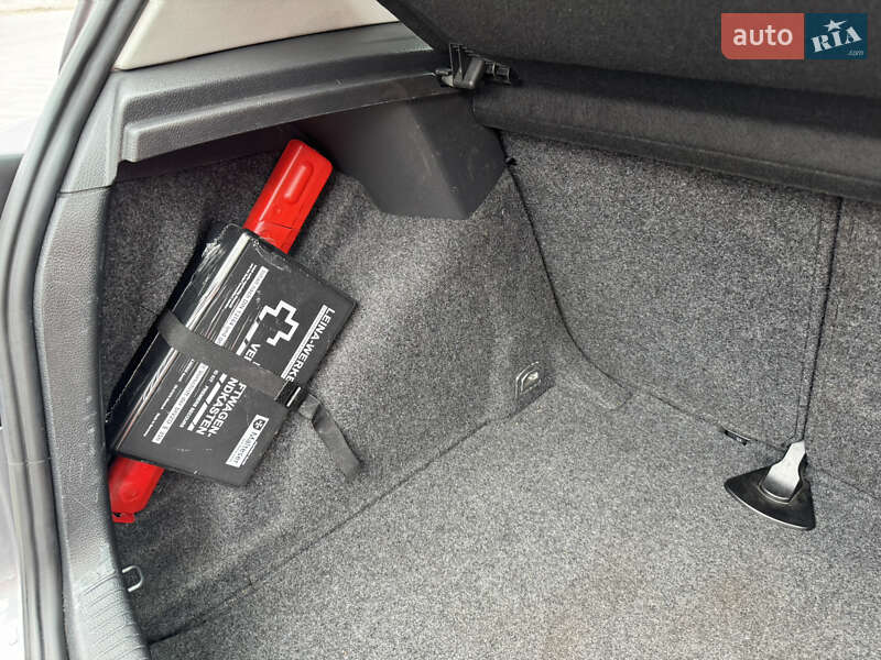 Хетчбек Volkswagen Golf 2007 в Сваляві