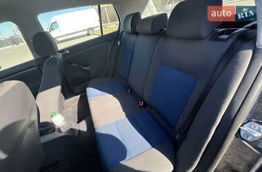Хетчбек Volkswagen Golf 2005 в 