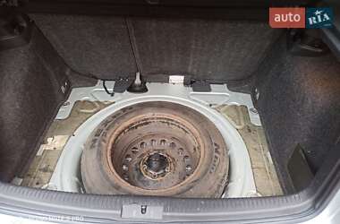 Хэтчбек Volkswagen Golf 2005 в 