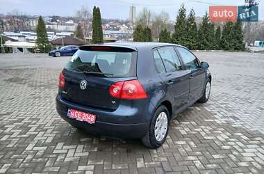 Хетчбек Volkswagen Golf 2004 в Чернівцях