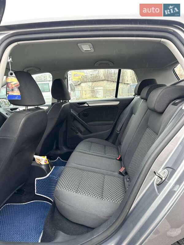 Хетчбек Volkswagen Golf 2009 в Івано-Франківську