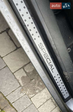 Хетчбек Volkswagen Golf 2003 в 