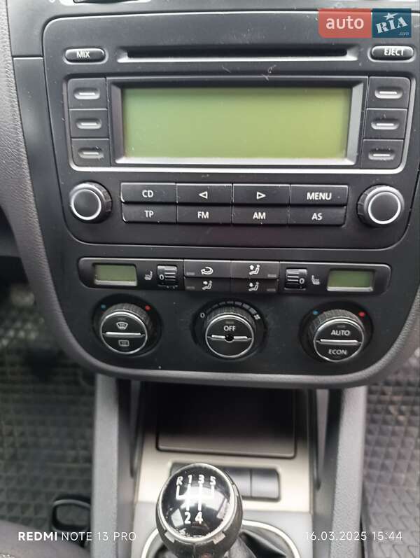 Хетчбек Volkswagen Golf 2005 в Харкові