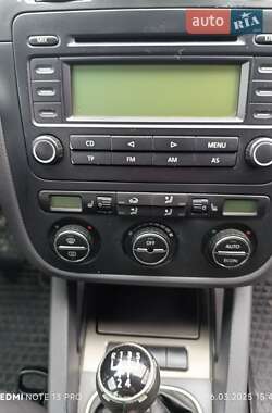 Хетчбек Volkswagen Golf 2005 в 