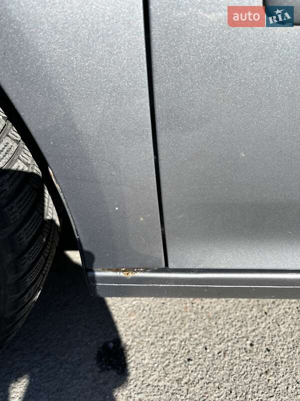 Хэтчбек Volkswagen Golf 2006 в Ровно