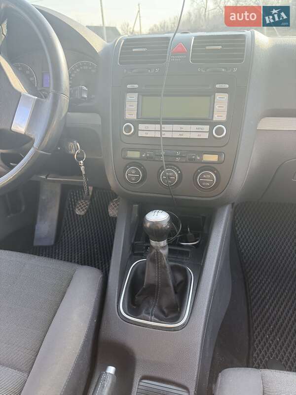 Хэтчбек Volkswagen Golf 2007 в Лубнах