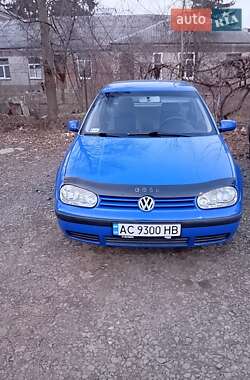 Хэтчбек Volkswagen Golf 2000 в 