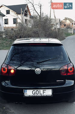 Хетчбек Volkswagen Golf 2004 в Звенигородці