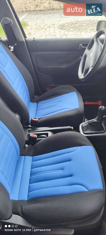 Універсал Volkswagen Golf 2001 в Києві