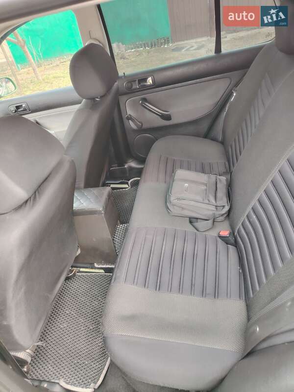 Хэтчбек Volkswagen Golf 1998 в Ахтырке