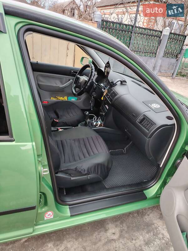 Хэтчбек Volkswagen Golf 1998 в Ахтырке