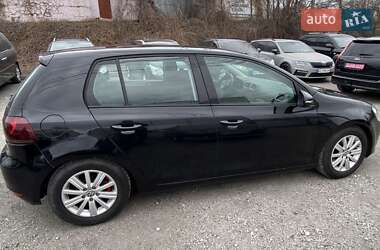 Хэтчбек Volkswagen Golf 2010 в 