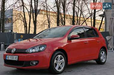 Хэтчбек Volkswagen Golf 2012 в 