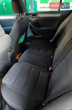 Хэтчбек Volkswagen Golf 2012 в 
