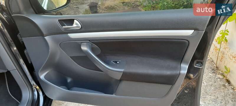 Хетчбек Volkswagen Golf 2008 в Дніпрі