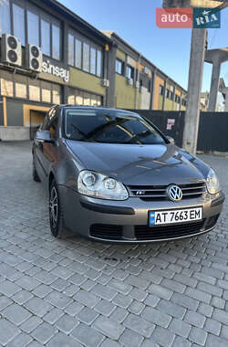 Хетчбек Volkswagen Golf 2005 в Коломиї