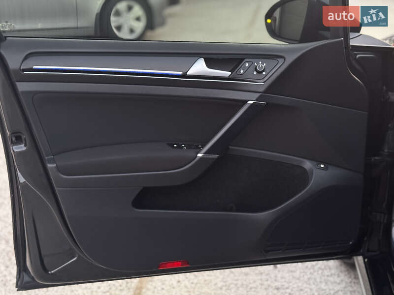 Хэтчбек Volkswagen Golf 2015 в Житомире