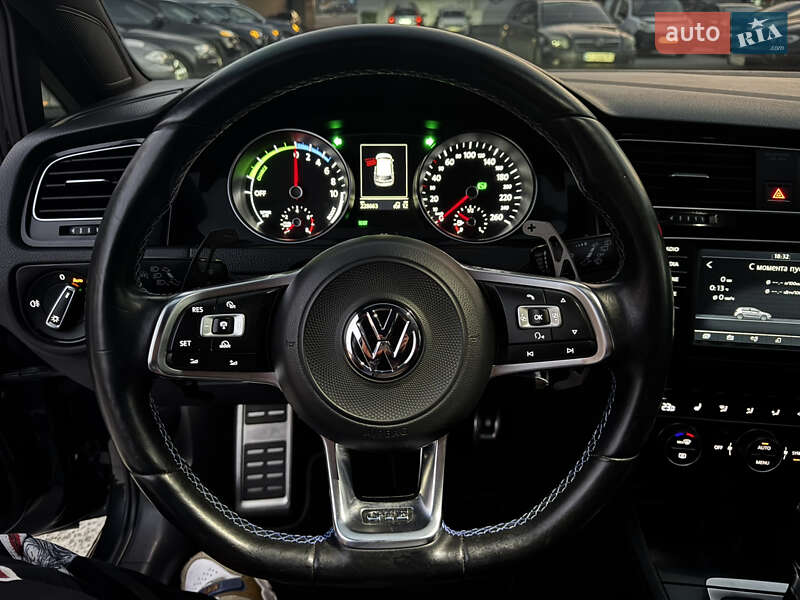 Хэтчбек Volkswagen Golf 2015 в Житомире