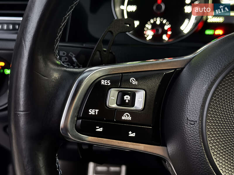 Хэтчбек Volkswagen Golf 2015 в Житомире