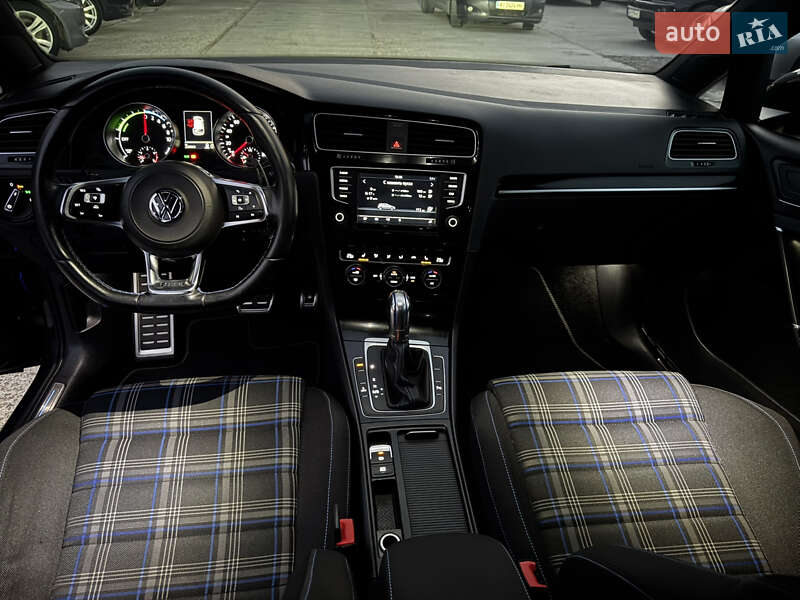 Хэтчбек Volkswagen Golf 2015 в Житомире