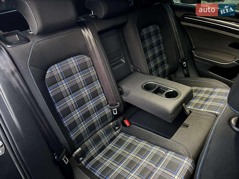 Хэтчбек Volkswagen Golf 2015 в Житомире