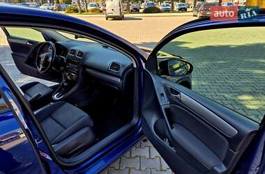 Хэтчбек Volkswagen Golf 2010 в 